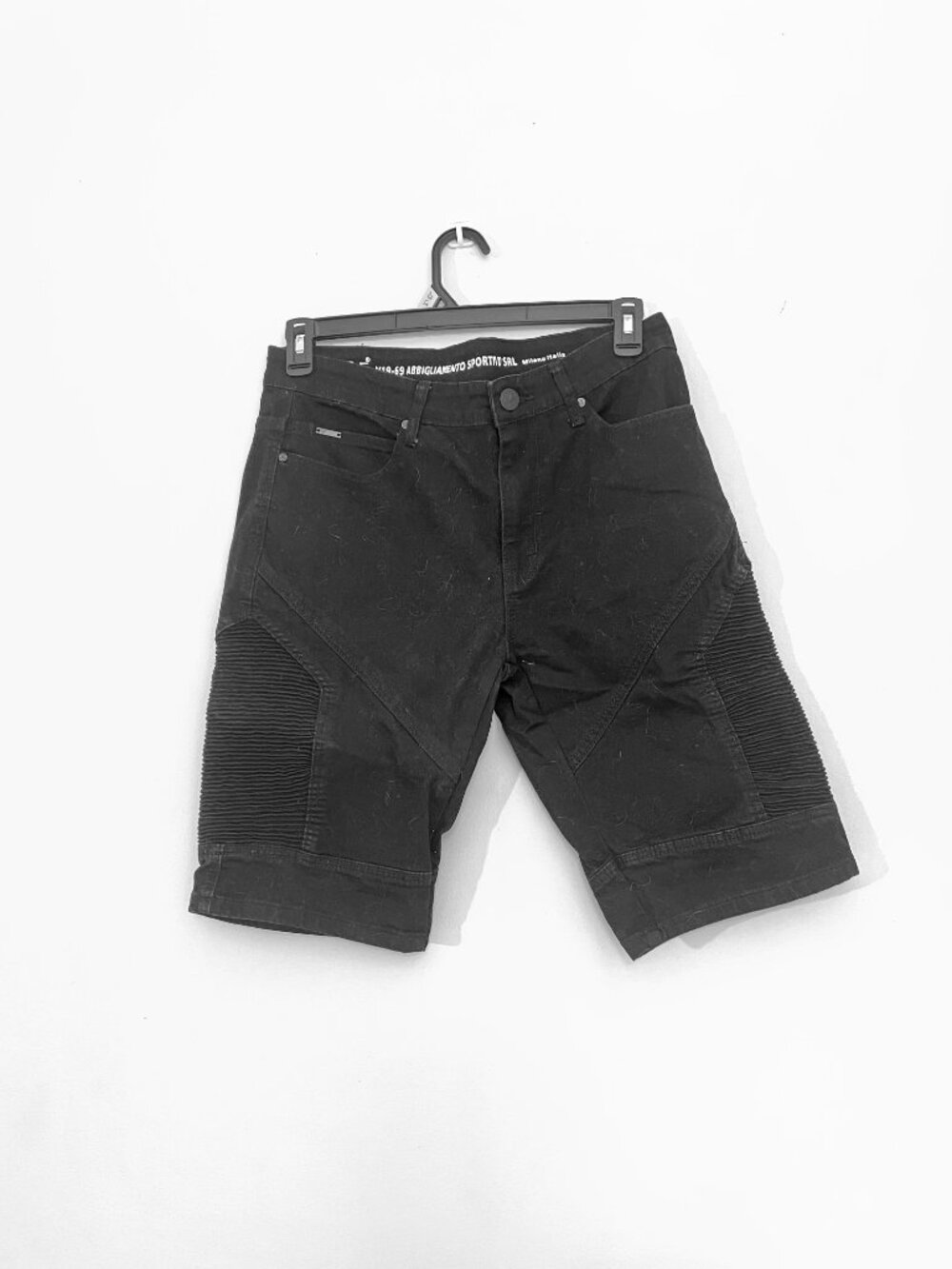 V 19-69 Milano Italia. Ribbed shorts with 5 pockets